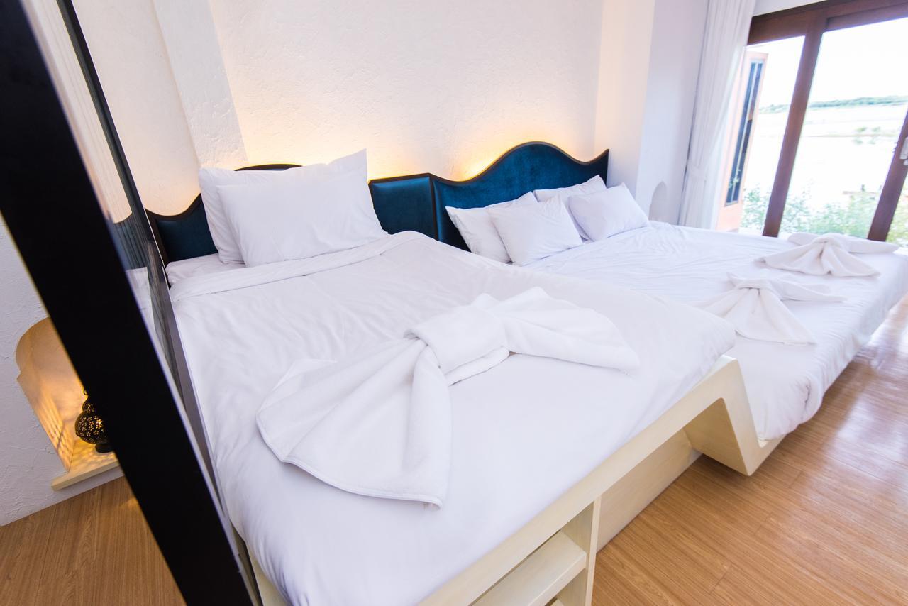 Baan Talay See Cream Resort Samut Songkhram Exterior foto